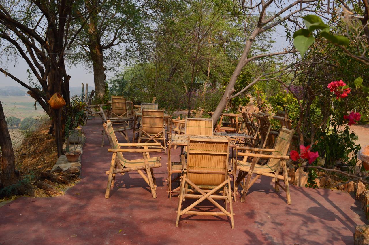 Lei Thar Gone Guest House Yenangyaung Экстерьер фото