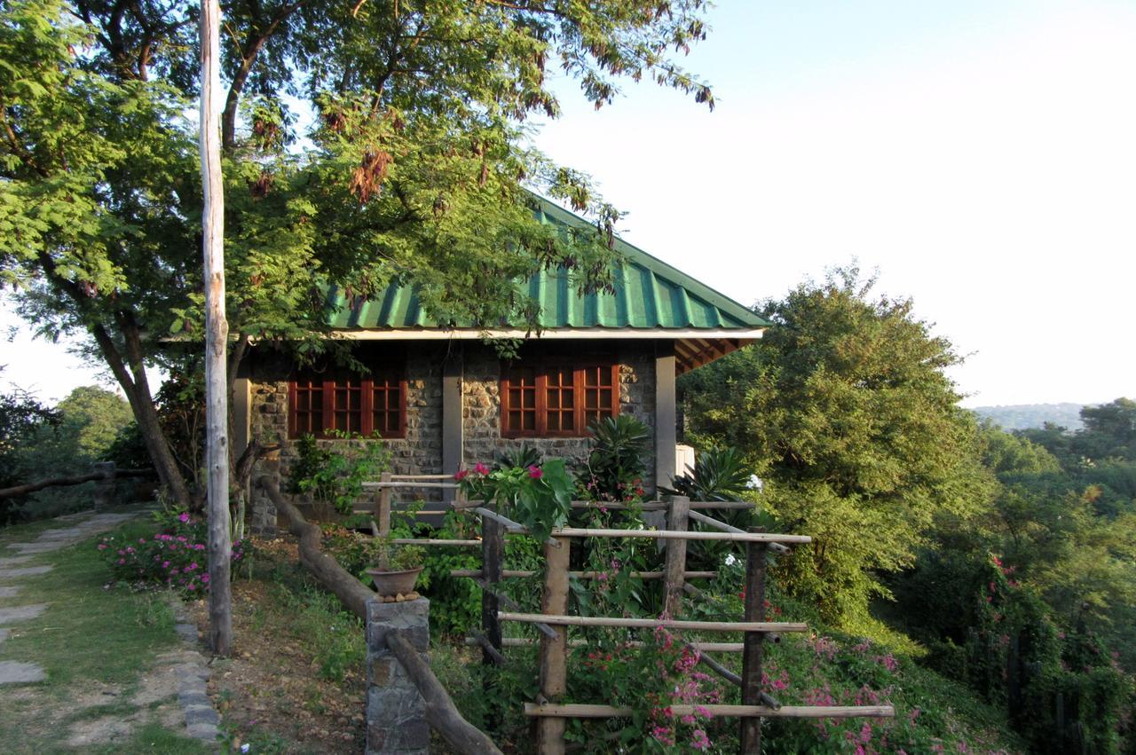 Lei Thar Gone Guest House Yenangyaung Экстерьер фото