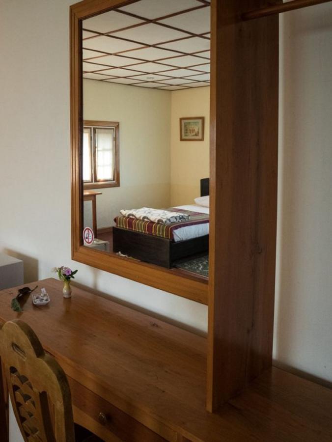 Lei Thar Gone Guest House Yenangyaung Экстерьер фото